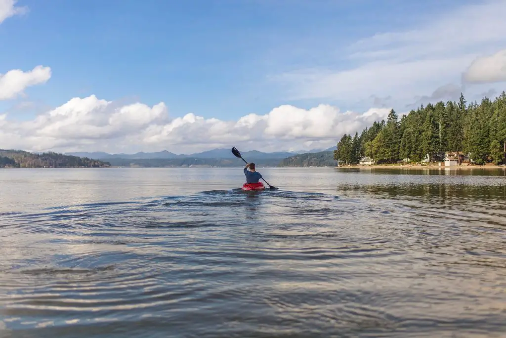 Activities to do on a boat camping trip - Canoeing 